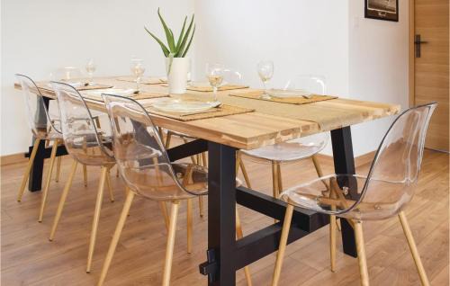 Creances House | Gorgeous Home In Créances With Wifi