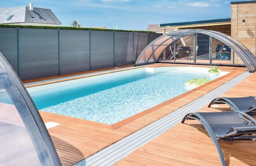 Creances House | Gorgeous home in Créances with WiFi