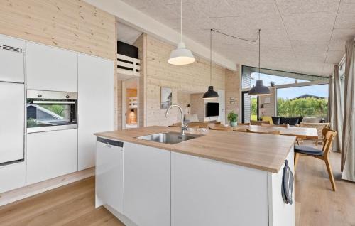Frørup House | Gorgeous Home In Frørup With Kitchen