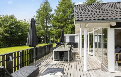 Fjellerup House | Gorgeous Home In Glesborg With Sauna