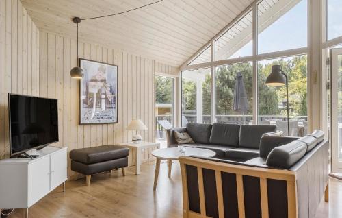 Fjellerup House | Gorgeous Home In Glesborg With Sauna