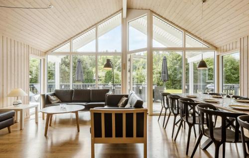 Fjellerup House | Gorgeous Home In Glesborg With Sauna
