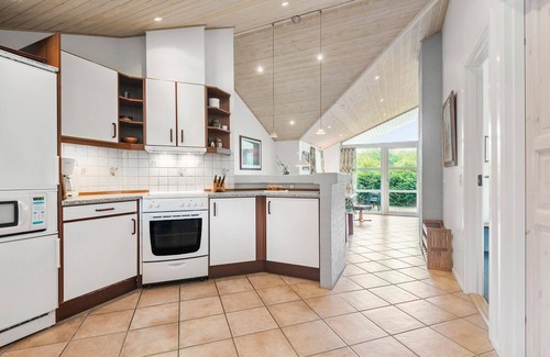 Henne House | Gorgeous home in Henne with kitchen