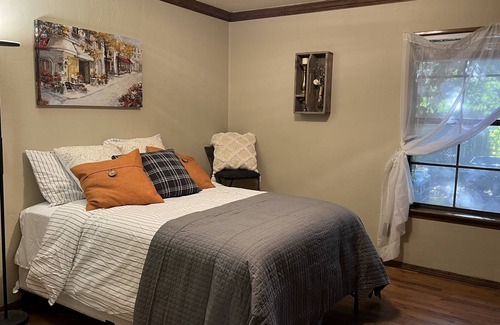 Canyon House | Gorgeous Home in Hunsley Hills by the golf course!