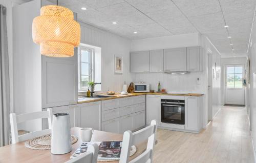 Grønhøj House | Gorgeous Home In Løkken With Wifi
