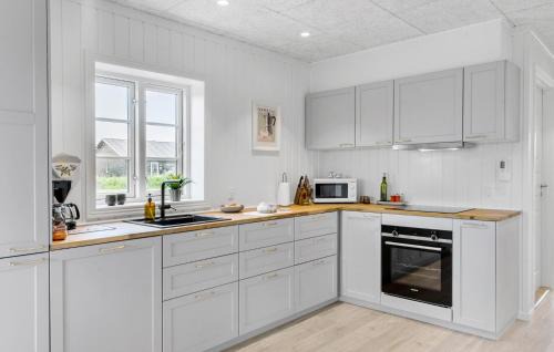 Grønhøj House | Gorgeous Home In Løkken With Wifi