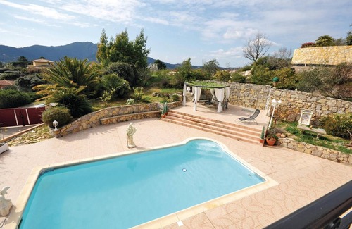 Les Adrets-de-l'Esterel House | Gorgeous home in Les Adrets with WiFi