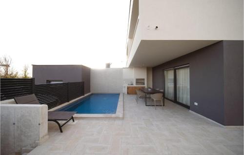 Liznjan House | Gorgeous Home In Liznjan