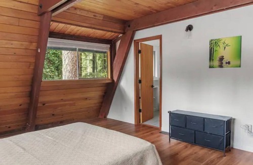 East Renton Highlands House | Gorgeous Home in Maplewood on 3/4 Acre