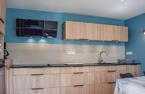 Pleubian House | Gorgeous home in Pleubian with kitchen