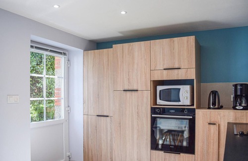 Pleubian House | Gorgeous home in Pleubian with kitchen
