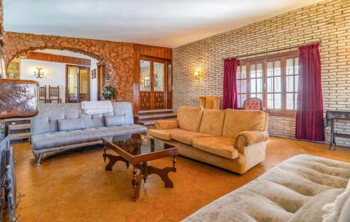 Puente Genil House | Gorgeous Home In Puente Genil With Wifi