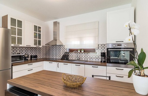 Liznjan House | Gorgeous home in Pula