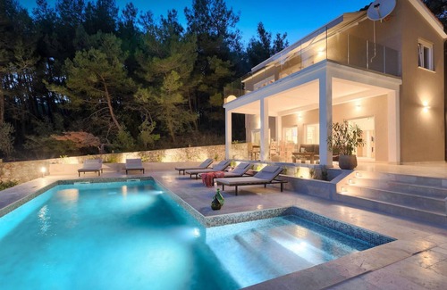 Pomer House | Gorgeous home in Pula