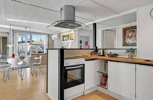 Ronde House | Gorgeous home in Rønde with kitchen