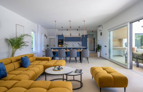 Liznjan House | Gorgeous home in Sisan