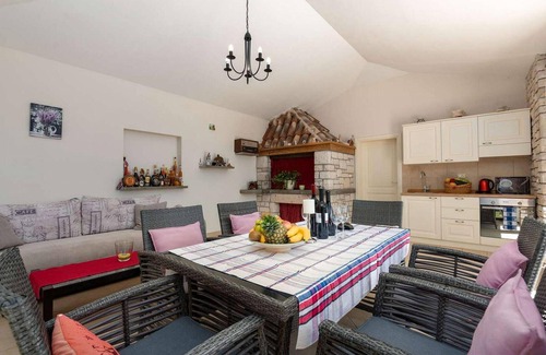 Valica House | Gorgeous home in Umag