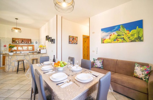 Altavilla Milicia House | Gorgeous home in Altavilla Milicia