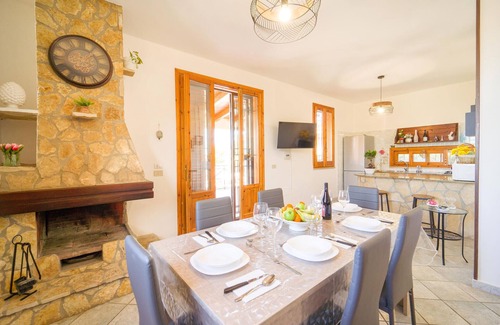 Altavilla Milicia House | Gorgeous home in Altavilla Milicia