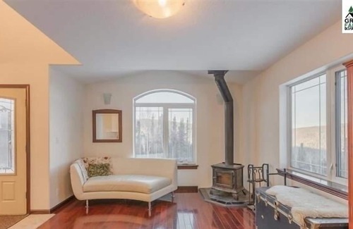 Ester House | Gorgeous Home on 6 Acres w/ Outdoor Decks - 20 Minutes to Fairbanks!