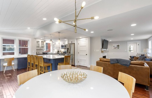 Old Orchard Beach House | Gorgeous Home. Great deck, family living area close to Beach