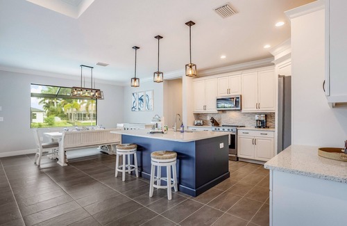 Trafalgar House | Gorgeous home with heated pool, lanai, grill, and washer/dryer
