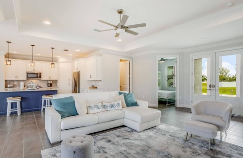 Trafalgar House | Gorgeous home with heated pool, lanai, grill, and washer/dryer