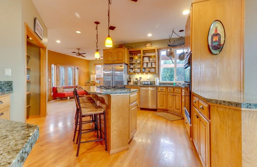 White Salmon House | Gorgeous home with private hot tub, Columbia River Gorge views & deck