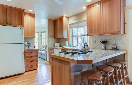 Sunriver House | Gorgeous! Hot Tub, SHARC passes, A/C, Game Table, Luxurious Linens