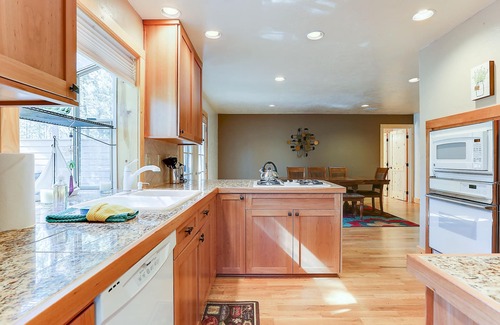Sunriver House | Gorgeous! Hot Tub, SHARC passes, A/C, Game Table, Luxurious Linens