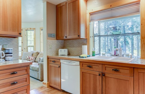 Sunriver House | Gorgeous! Hot Tub, SHARC passes, A/C, Game Table, Luxurious Linens