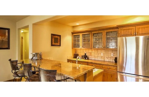 The Highlands House | Gorgeous House in Prestigious Highland Park