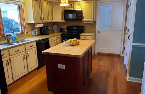 Sunset Beach House | Gorgeous house on pond 4 minute drive to beach