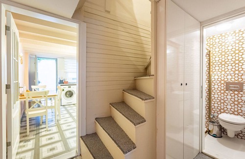 Ortakoy Apartment | Gorgeous House with Refreshing Garden in Besiktas