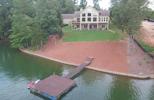 Wedowee House | GORGEOUS Huge Family Lake House Getaway - Less than 2 hours from Atlanta!