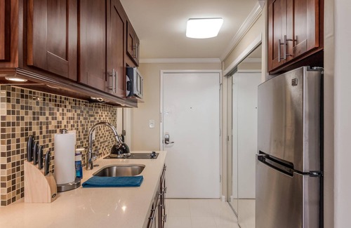 Waikiki Condo | Gorgeous Island Colony studio