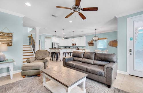 Villages of Crystal Beach House | ⭐Gorgeous Kitchen-Lagoon Pool-Hot Tub-Free Bch Trolley-4BR Coastal Retreat⭐