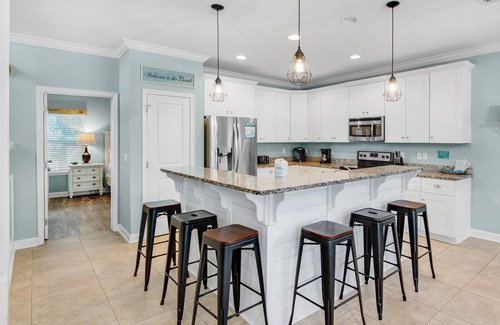 Villages of Crystal Beach House | ⭐Gorgeous Kitchen-Lagoon Pool-Hot Tub-Free Bch Trolley-4BR Coastal Retreat⭐