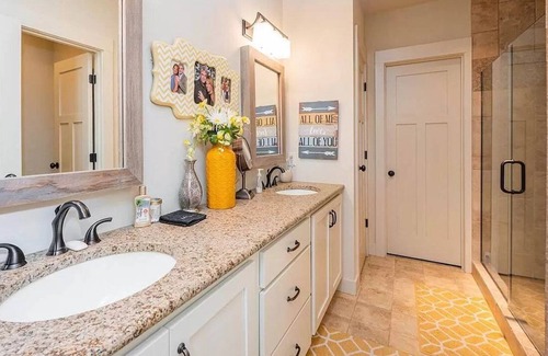Jacksons' Gap House | Gorgeous Lake Front Home, Perfect for families!
