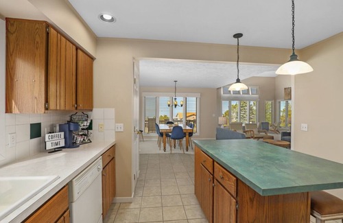 Montague House | GORGEOUS LAKE MICHIGAN VIEWS AND BEACH