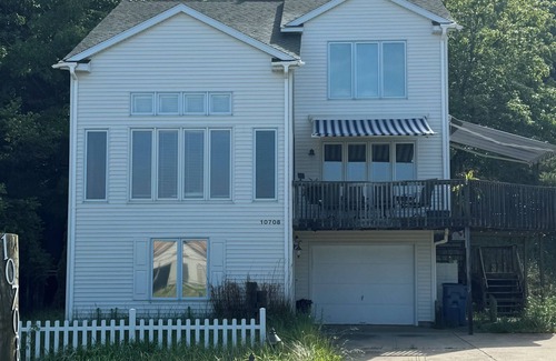 Montague House | GORGEOUS LAKE MICHIGAN VIEWS AND BEACH