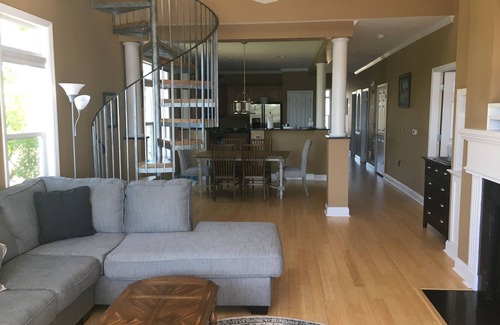 Mount Mourne Condo | Gorgeous Lake Norman Waterfront Penthouse