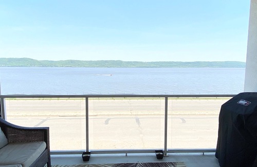 Lake City Condo | Gorgeous Lake Pepin Views!