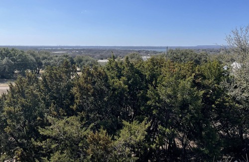 Granbury House | Gorgeous lake view cottage