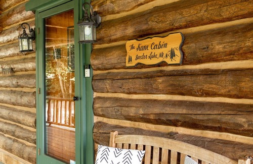 Farmington House | GORGEOUS log home with hot tub and private beach on peaceful Baxter Lake in NH
