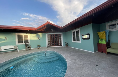Barrio Ricos y Famosos House | Gorgeous Luxury Beach Home Casa Keenan