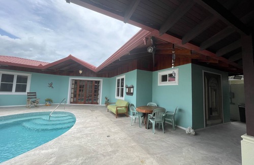 Barrio Ricos y Famosos House | Gorgeous Luxury Beach Home Casa Keenan