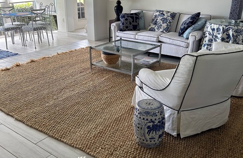 South Beach Condo | Gorgeous luxury cottage/condo with cozy vibes close to beach