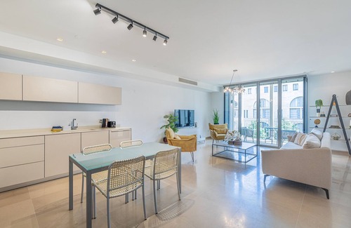 Jerusalem City Centre Apartment | ★Gorgeous MAMILLA 2 BR ★ VIEW balcony ★ Parking ★