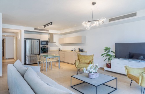 Jerusalem City Centre Apartment | ★Gorgeous MAMILLA 2 BR ★ VIEW balcony ★ Parking ★